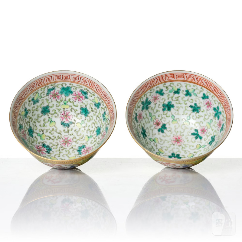 A pair of yellow ground 'medallion' bowls with covers, - 图6